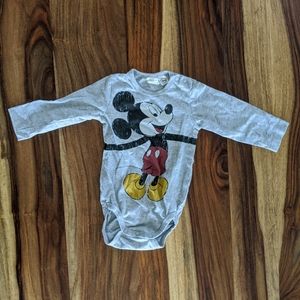 🌟 2/$7 🌟 9-12 m. Mickey Mouse onesie.